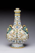 Grande GOURDE couverte bouteille aux satyres, c. 1860-1871.en céramique émaillée...