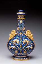 Grande GOURDE couverte, bouteille aux satyres, c. 1860-1871.en céramique émaillée...