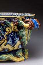 JARDINIÈRE de la Renaissance italienne à fond bleuen céramique émaillée...