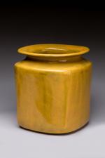 Claire DEBRIL (née en 1927)Vase de forme carrée en céramique...