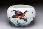 Paul JUSSELIN (1856-1938) attribué à
Vasque aux canards
en céramique émaillée peinte...