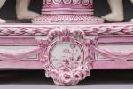 PENDULE aux PUTTI, c. 1866-1875en céramique émaillée en camaïeu rose...