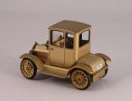 SCHUCO. FORD coupé modèle T 1917 de couleur or. Avec...