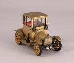 SCHUCO. FORD coupé modèle T 1917 de couleur or. Avec...