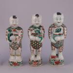 CHINE - Époque KANGXI (1662-1722)

TROIS STATUETTES de Hoho en porcelaine...