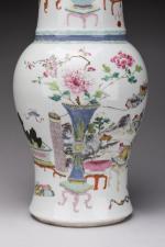 CHINE - XVIIIe-XIXeVASE en porcelaine de forme YANYAN à décor...