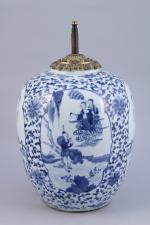 CHINE - XIXePOT en porcelaine à décor en bleu sous...
