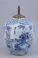 CHINE - XIXePOT en porcelaine à décor en bleu sous...