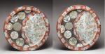 JAPON - XVIII-XIXe Paire de grands PLATS en porcelaine polychrome...