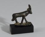 ÉGYPTE - Basse ÉpoqueBUF APIS en bronze.Haut. 4,6, Long. 5,...
