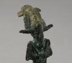 ÉGYPTE - Basse Époque
OSIRIS. Bronze à patine verte

Haut. 6 cm.