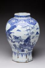 Vase en porcelaine à décors dimmortels, Chine, époque Transition.