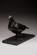 Pigeon en bronze par Le Bourgeois pour l'hôtel Ducharne aménagé...