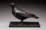 Pigeon en bronze par Le Bourgeois pour l'hôtel Ducharne aménagé...