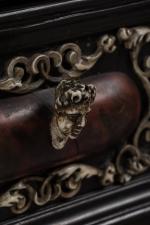 Cabinet hollandais avec tiroirs secrets et têtes d'anges et de...