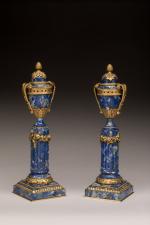Paire de bougeoirs en lapis-lazuli de style Louis XVI par...