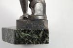 Jacques CARTIER (1907-2001) Chien art déco, mascotte Bronze (autrefois argenté),...