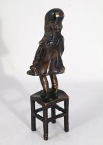 d'après Juan CLARA AYATS (1875-1958)Fillette debout sur un tabouret.Bronze à...