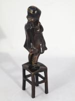 d'après Juan CLARA AYATS (1875-1958)Fillette debout sur un tabouret.Bronze à...