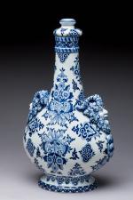 Grande GOURDE couverte bouteille aux satyres, c. 1866-1875
en céramique émaillée...