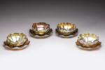 Louis Comfort TIFFANY (New-York, 1848-1933)
Suite de quatre coupes "Favrile Glass"

et...