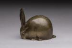 Edouard-Marcel SANDOZ (Suisse, 1881-1971) Lapin, une oreille dressée.Épreuve en bronze...