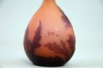 Émile GALLÉ (1846-1904)Vase soliflore, en verre multicouche à fond rouge...