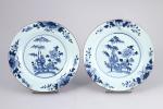 CHINE - Époque QIANLONG (1736-1795). Paire d'ASSIETTES en porcelaine à...