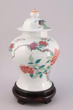 CHINE - XIXe s. POTICHE en porcelaine à décor en...