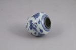 CHINE - XIXe s. POT en porcelaine émaillée en bleu...