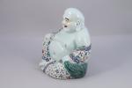 CHINE - XXe s. BOUDDHA assis en porcelaine et émail...