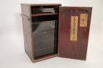 JAPON - Époque MEIJI (1868-1912). 
BOÎTE à quatre compartiments en...