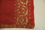 Bas de panneau, XVIème siècle, taffetas rouge brodé en fil...